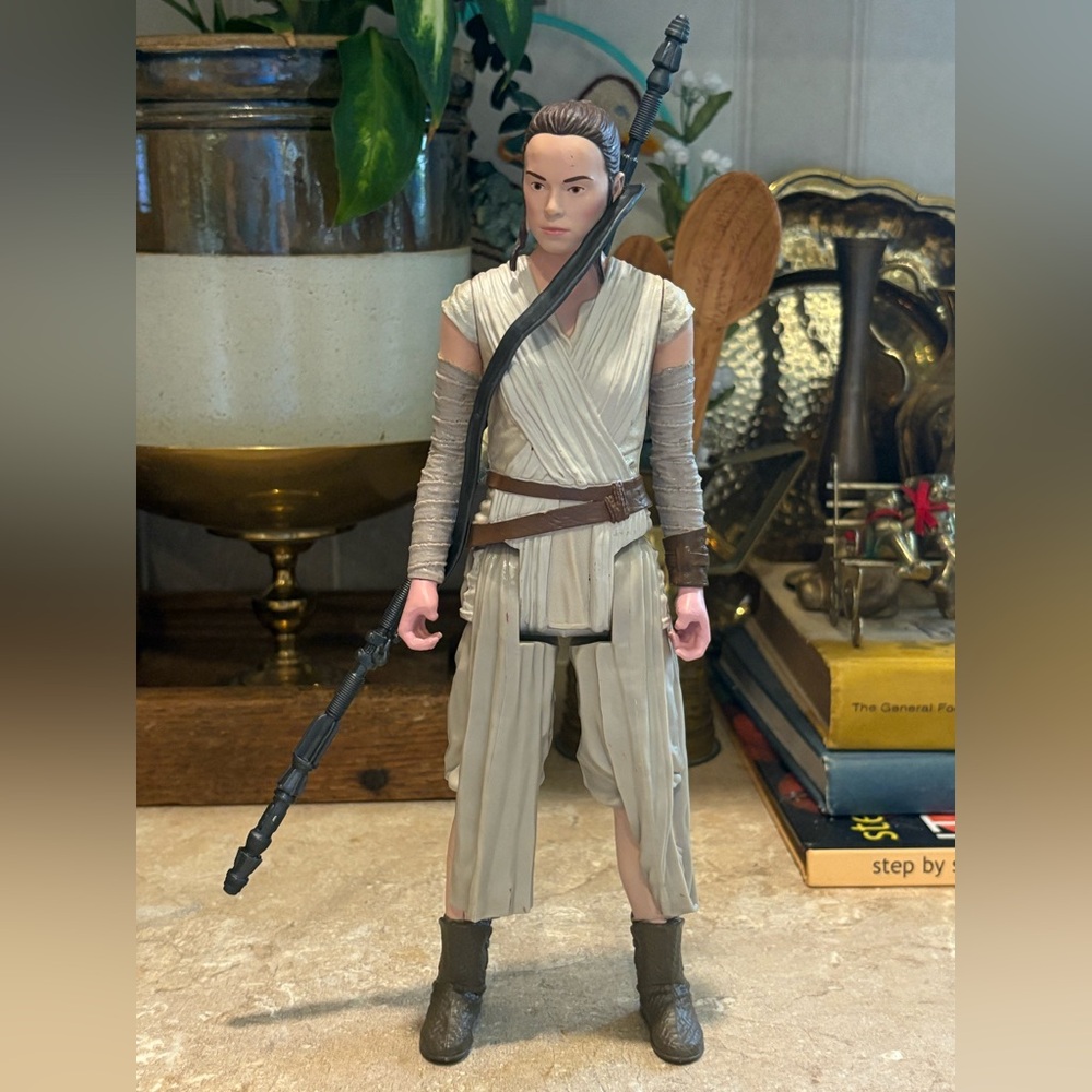 Rey (Jakku) & Staff Strap 12 Inch Action Figure Star Wars The Force Awakens 2015